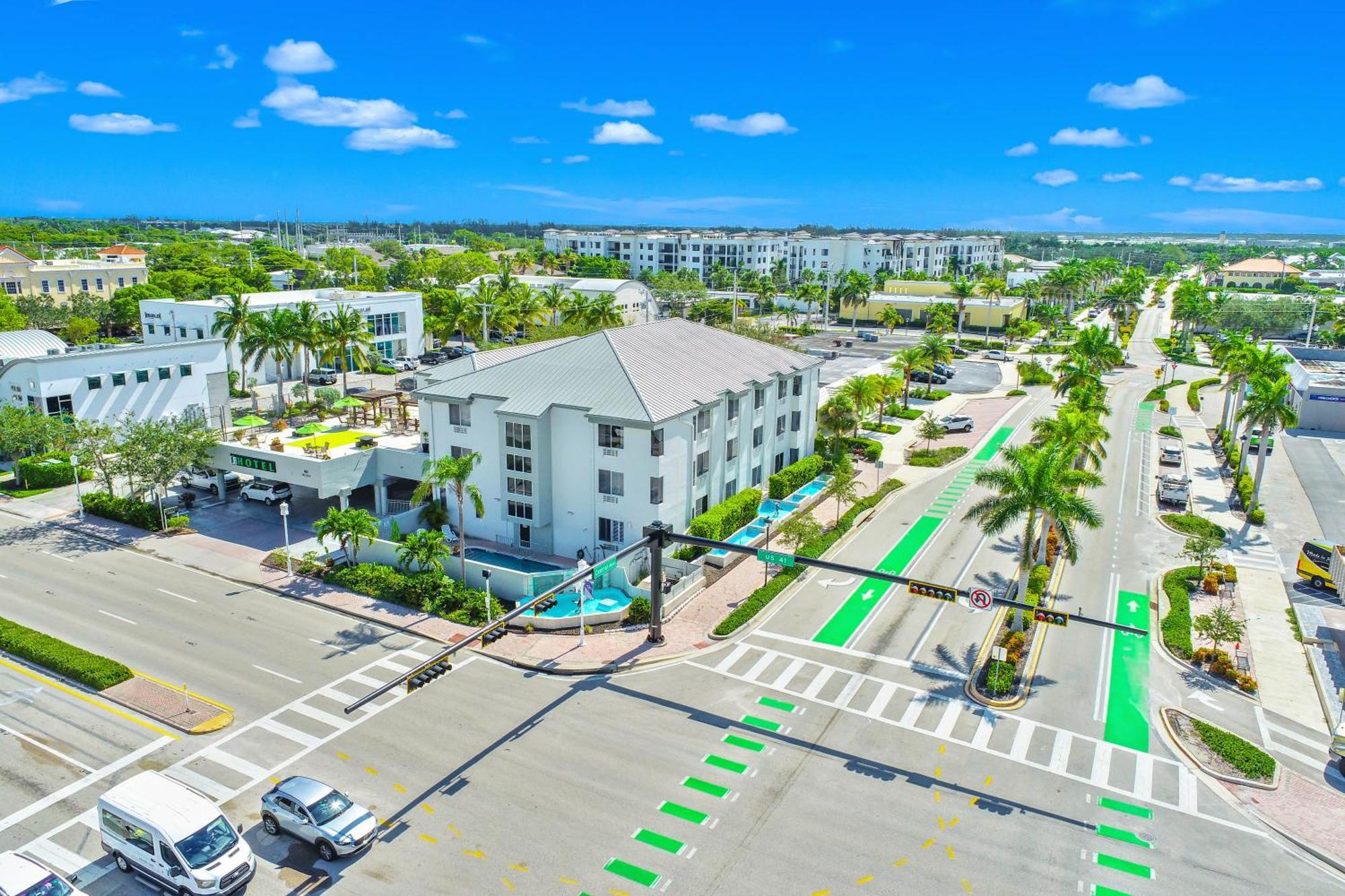 Naples Park Central Hotel المظهر الخارجي الصورة