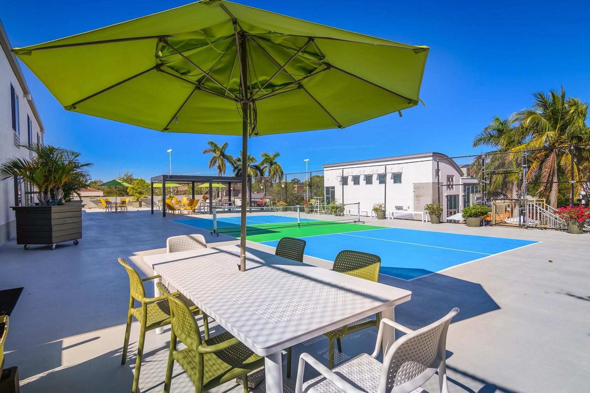 Naples Park Central Hotel المظهر الخارجي الصورة